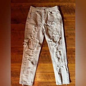 American Eagle Outfitters ripped mom jeans. Size 4. Worn a couple times.